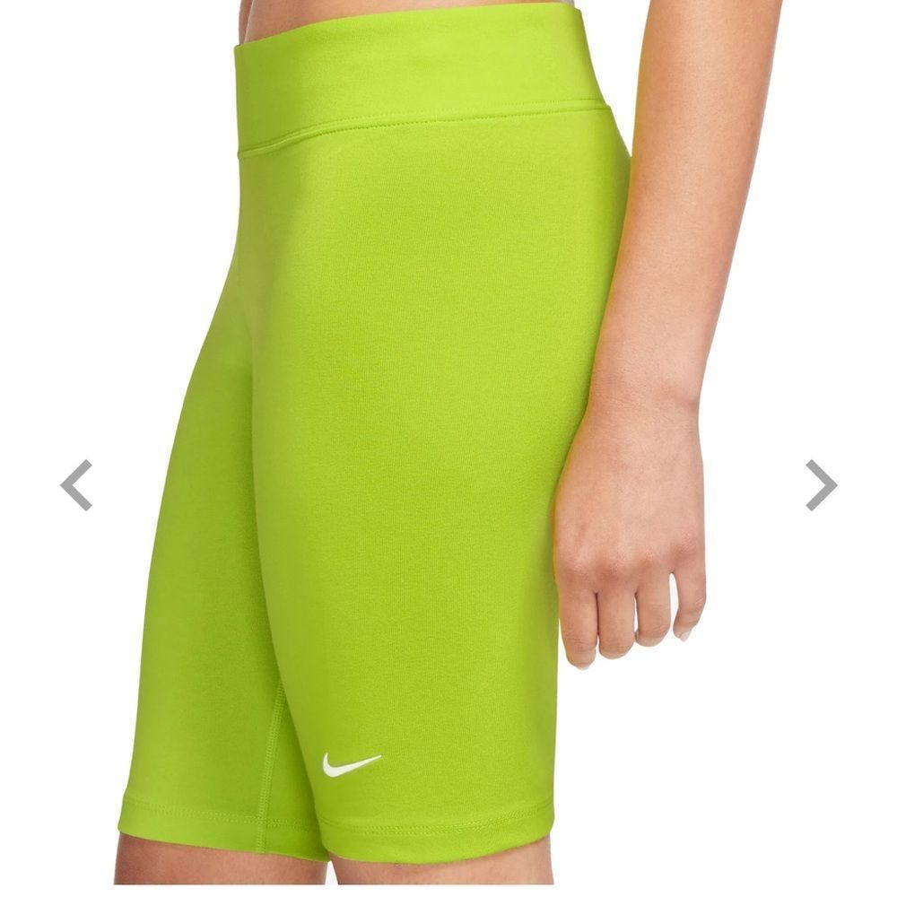 Nike Women's Sportswear Essential Bike Shorts - Picture 2 of 8